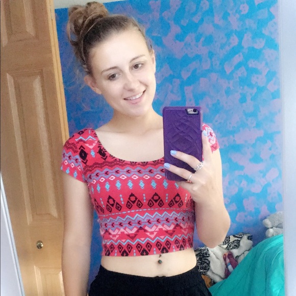 Crop top - Picture 1 of 3